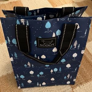 BNWOT SCOUT Bag - Market Tote - adorable blue and white tree pattern